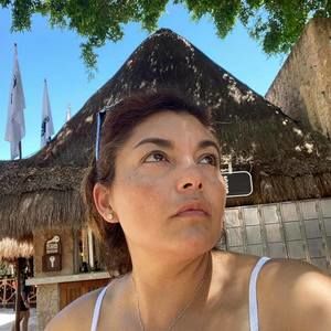 Meet your Posher, Esmeralda